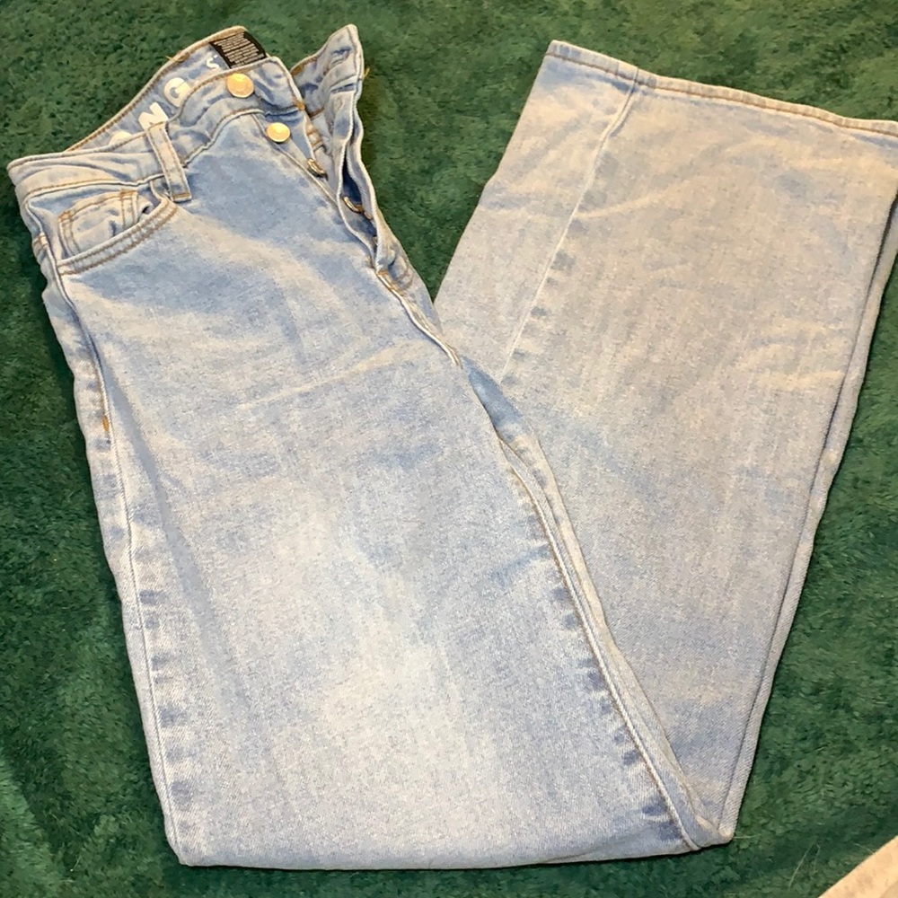 Bootcut jeans. 00/23